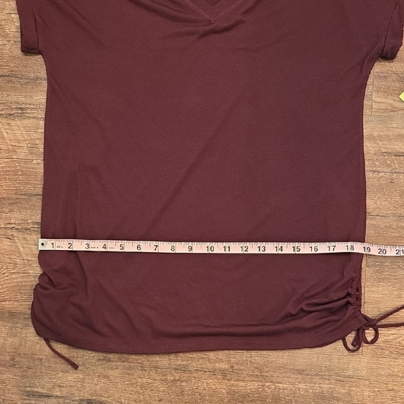 Xersion Classic Burgandy Ruched Relaxed Fit Short Sleeve T-Shirt Size Small New - Picture 10 of 10